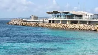 El grupo Cappuccino abre un restaurante-beach club de lujo en Puerto Portals frente a la playa del Oratori