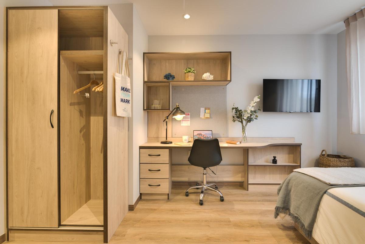 Cada estudiante tiene su propia habitación individual, con cocina completamente equipada y baño privado