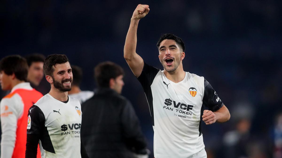 Gayà y Soler celebran una victoria del Valencia