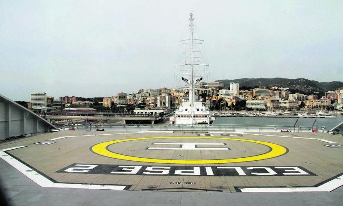 El ‘Scenic Eclipse II’ llegó ayer a Palma, dispone de dos helicópteros.