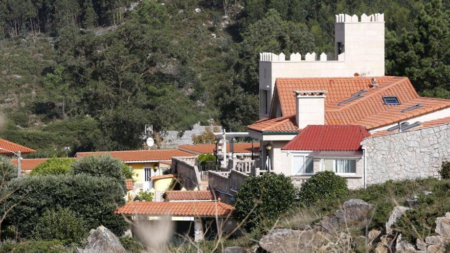 Vista de la finca de Oia que funcionaba como convento de los &#039;miguelianos&#039;. // S. Sas