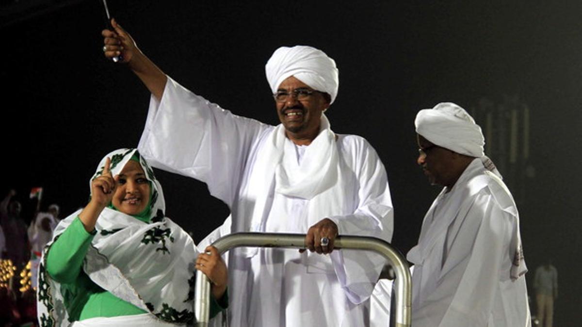 El dictador sudanés Omar al-Bashir durante un acto de campaña para su reelección como presidente del país.