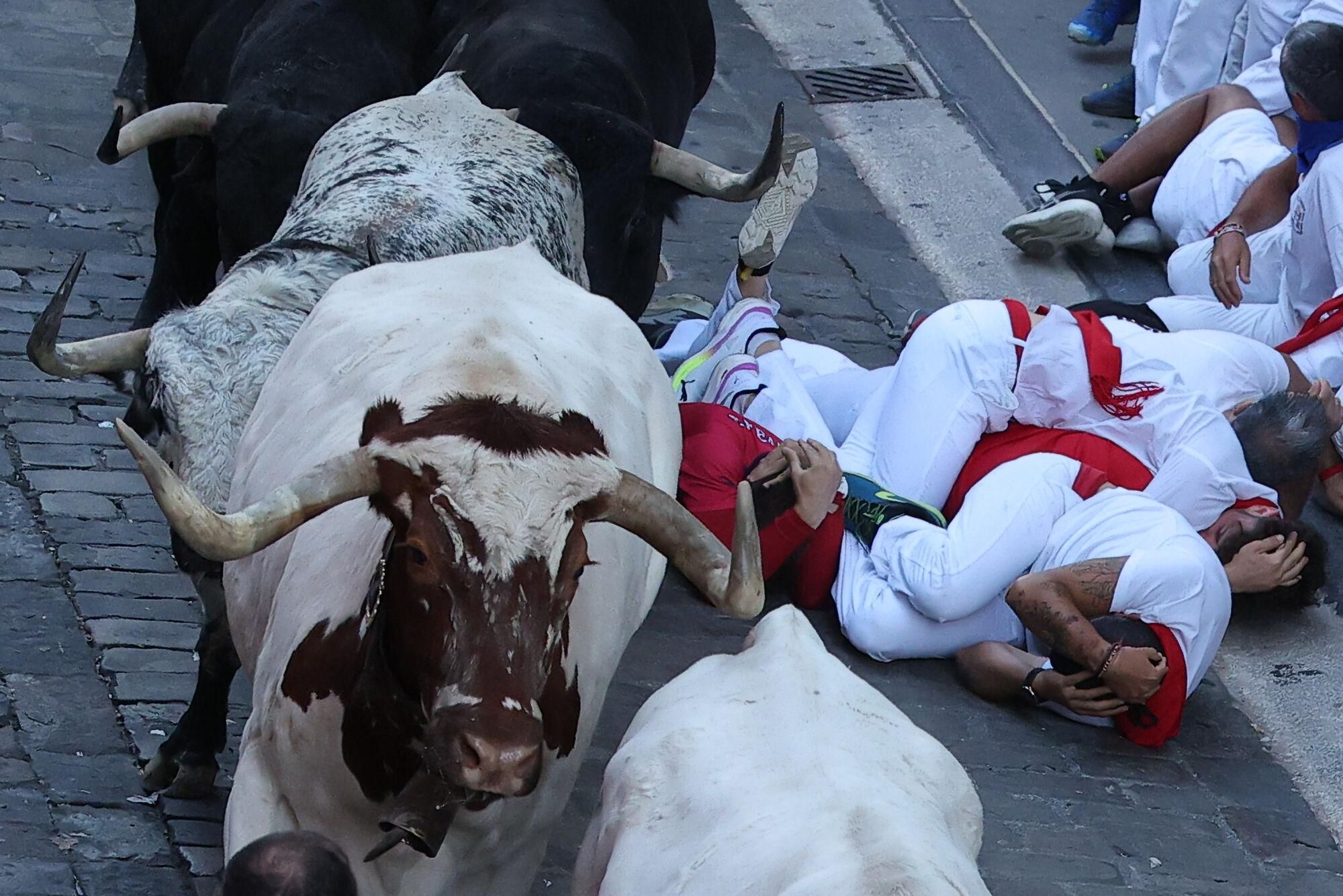 Imatges del segon encierro dels Sanfermines 2025