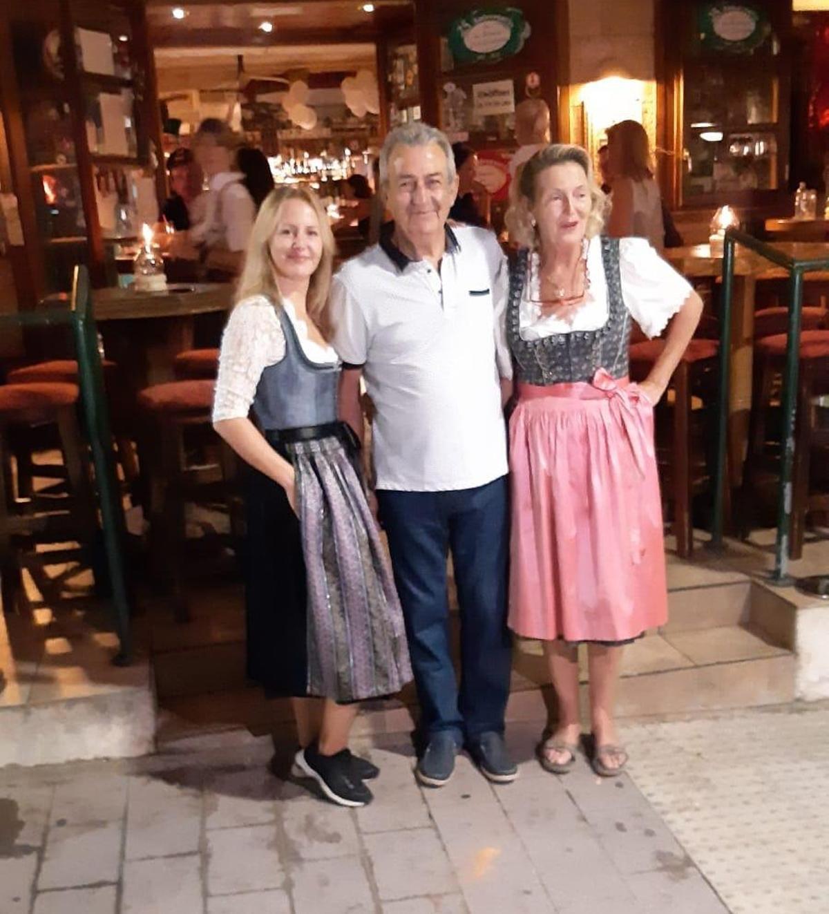 Georgina mit José Saavedra und Hermine Reisinger.