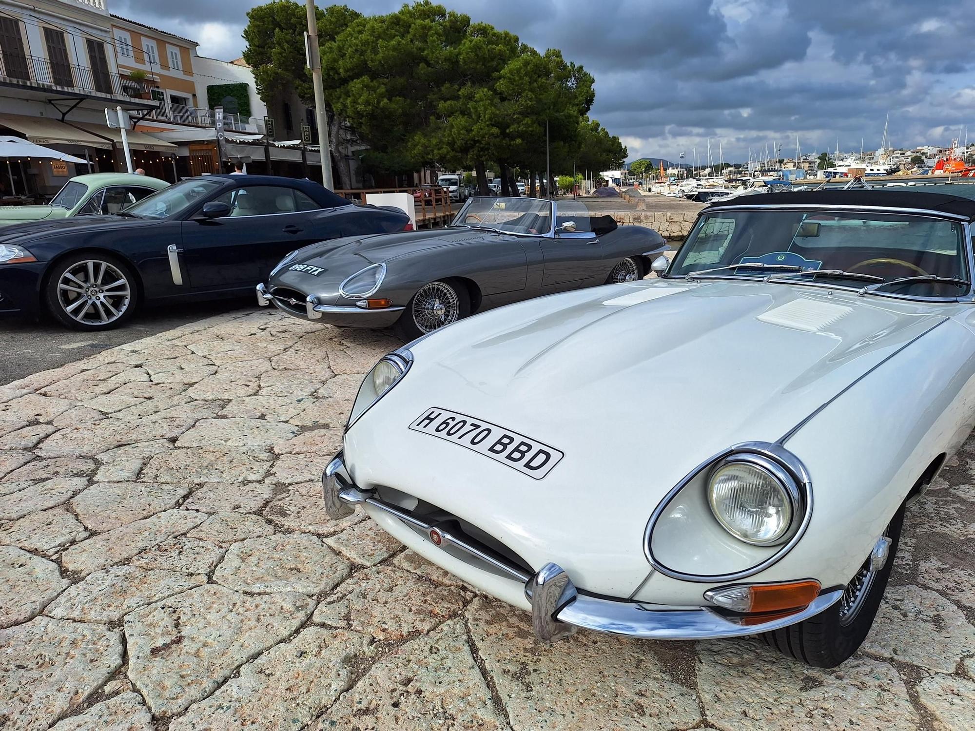Los clásicos coches de Jaguar circulan por las carreteras de Mallorca