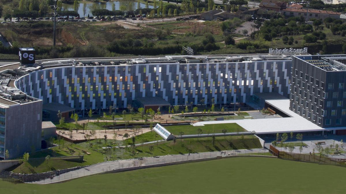 Edificio Corporativo De Banco Sabadell En Sant Cugat.