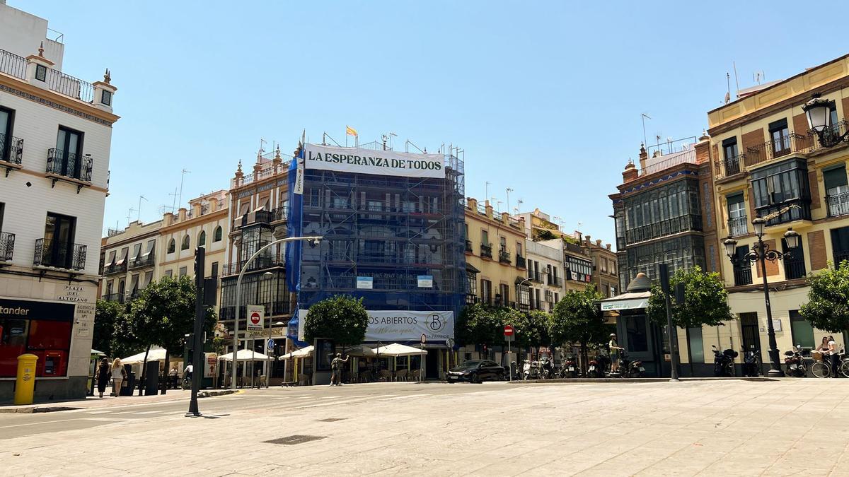 Plaza del Altozano con el lema de campaña: «La Esperanza de todos»