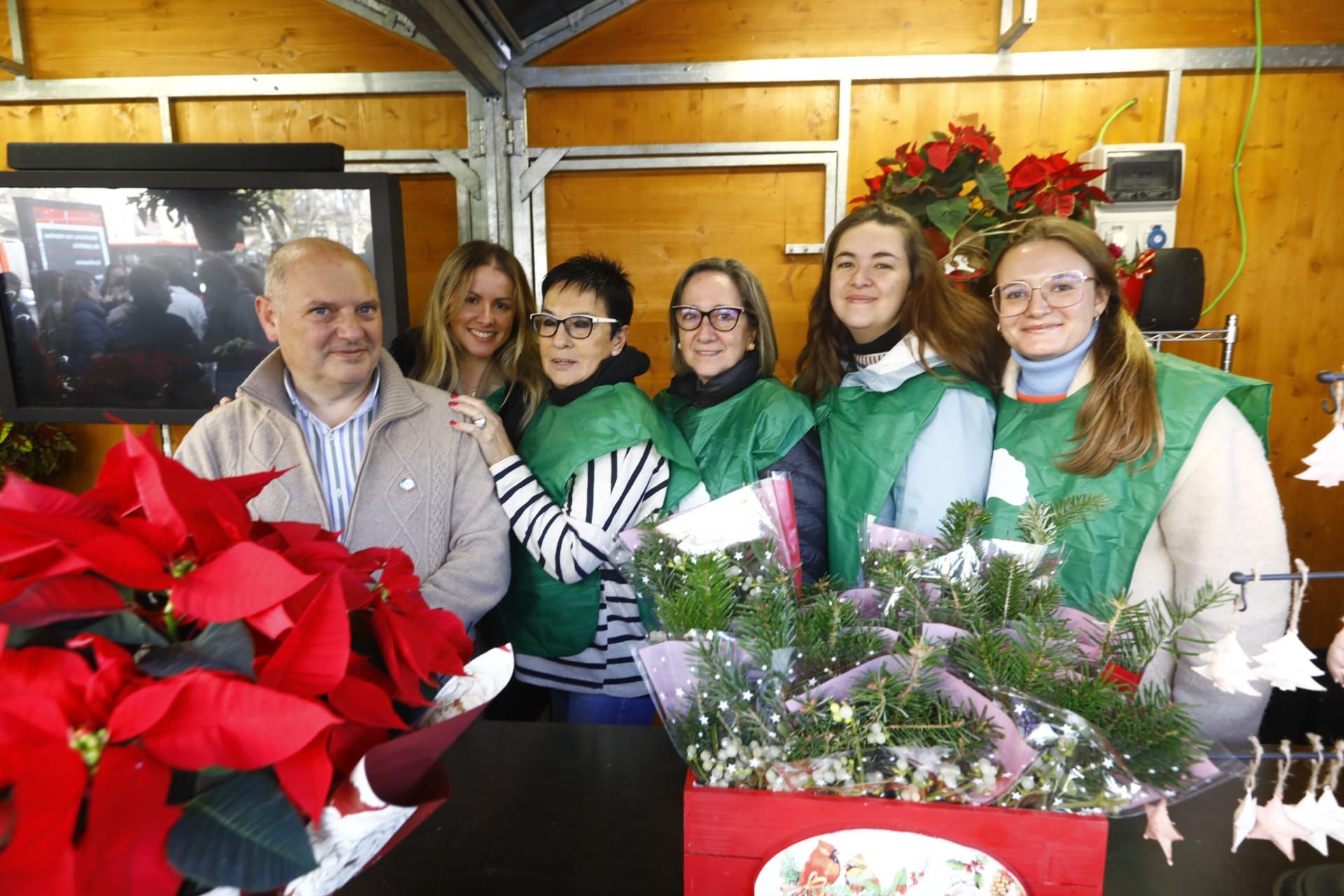 Mercadillo solidario de Atades en la Plaza Aragón