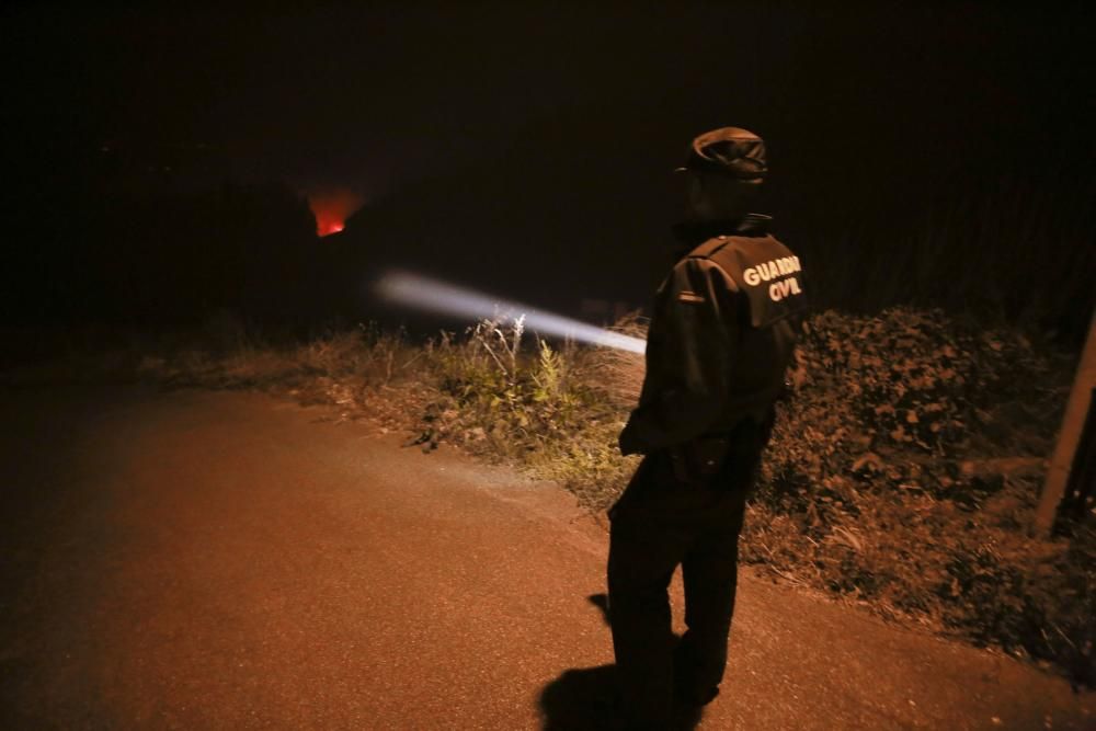 Incendio en el entorno del playón de Bayas