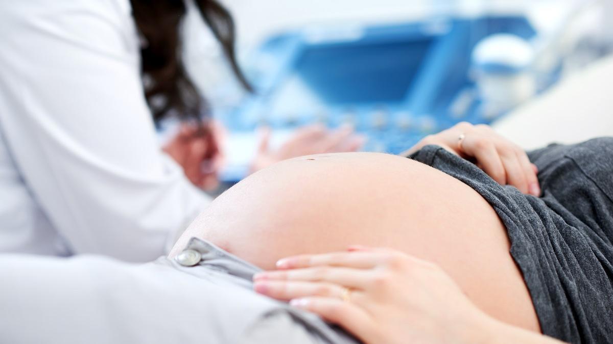 La actividad física durante el embarazo no tiene por qué suponer ningún peligro para el feto o para la madre.