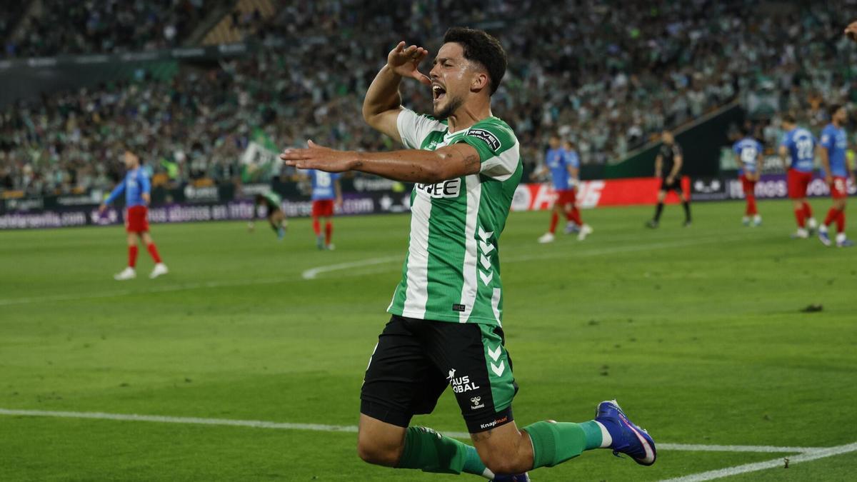 Pablo Fornals celebra su gol en el Betis-Elche de LaLiga en La Cartuja de la jornada 36.