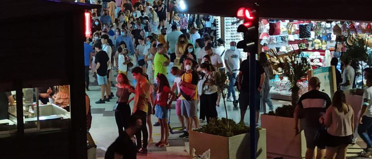 Mercadillo del paseo de la Libertad este verano. | D. PAMIES