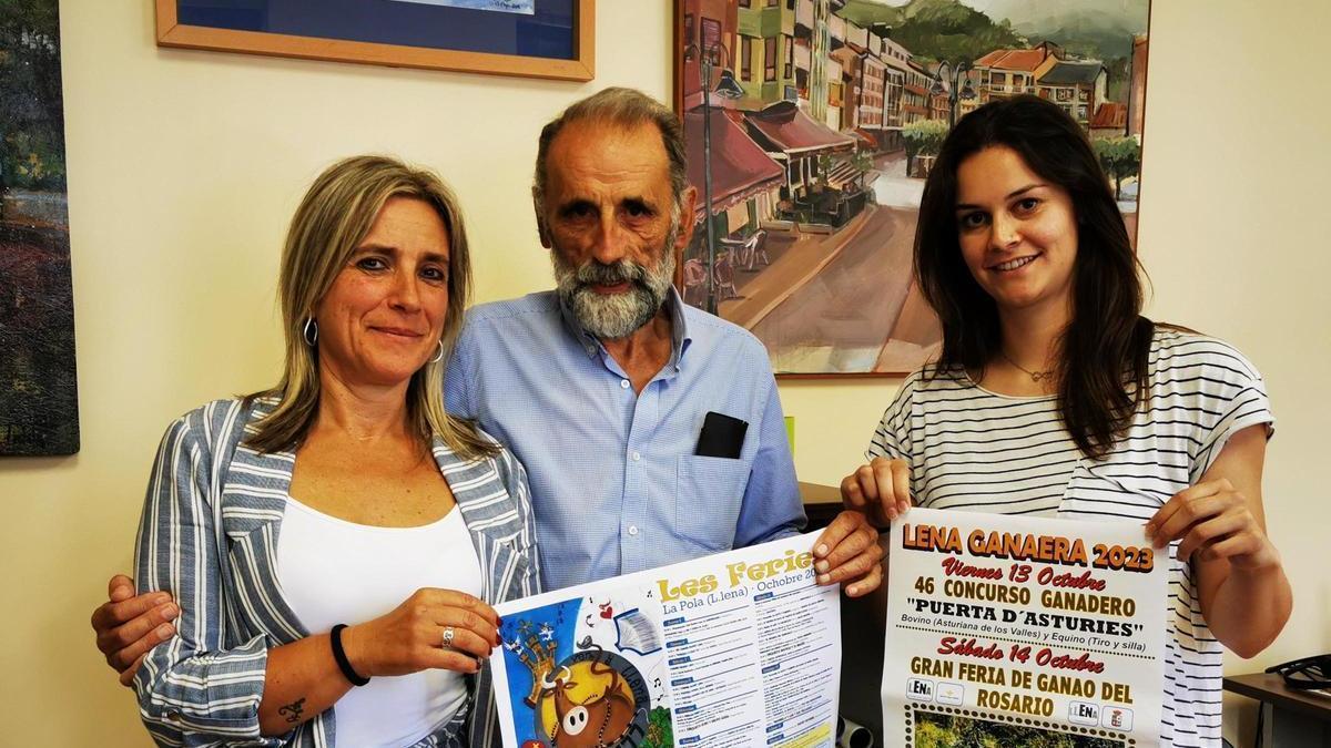 Ana Bayón, concejala de Cultura; Juan Mallada concejal de Ganadería; y Minerva Álvarez, concejala de Festejos.