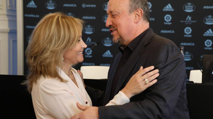 Rafa Benítez saluda a Marián 
Mouriño el día de su 
presentación como entrenador
 del Celta.   | // RICARDO GROBAS