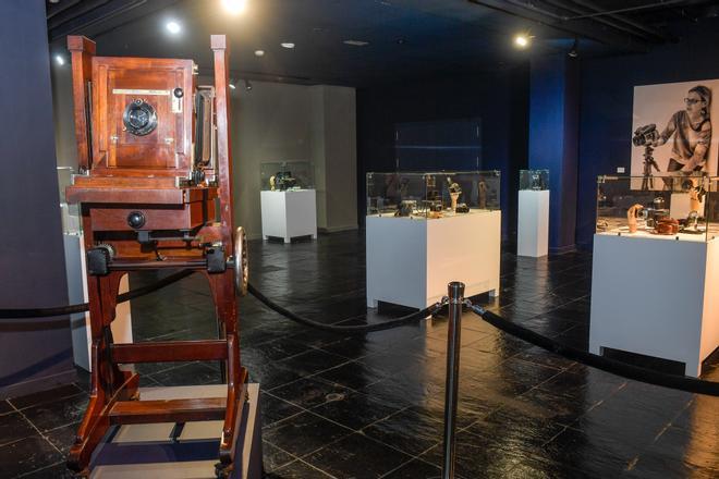 Exposiciones “Sonría, por favor” y “Mirando al futuro a través del objetivo” en el Elder