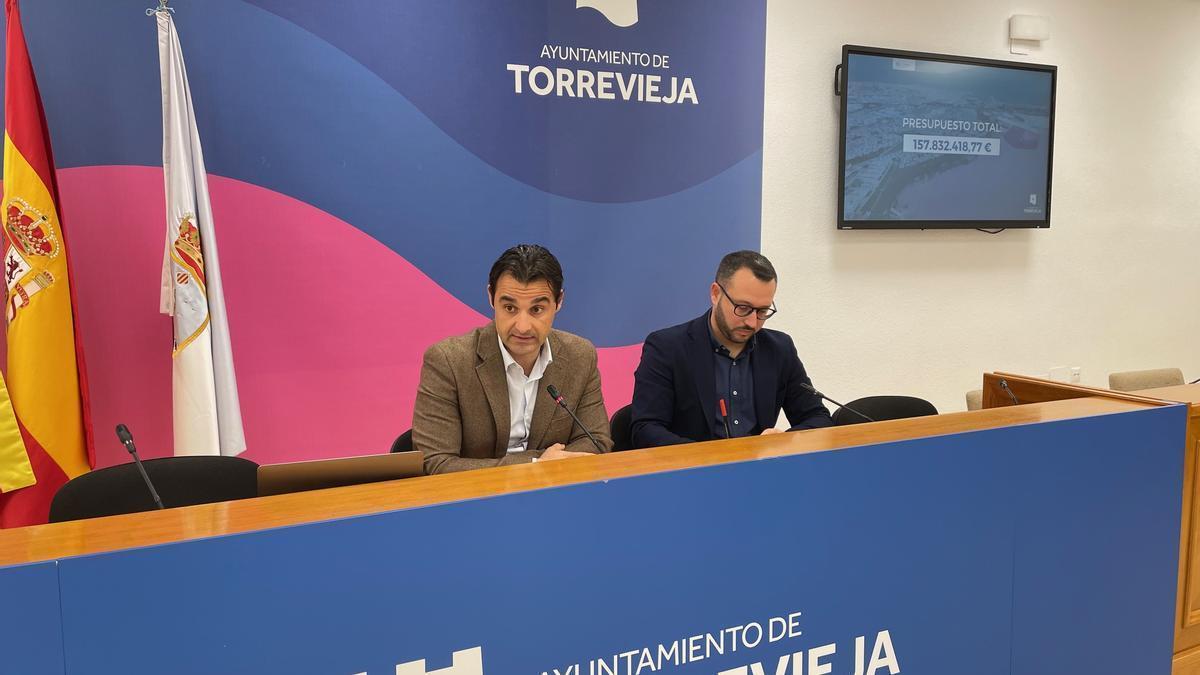 Eduardo Dolón y Domingo Paredes durante la presentación de los presupuestos
