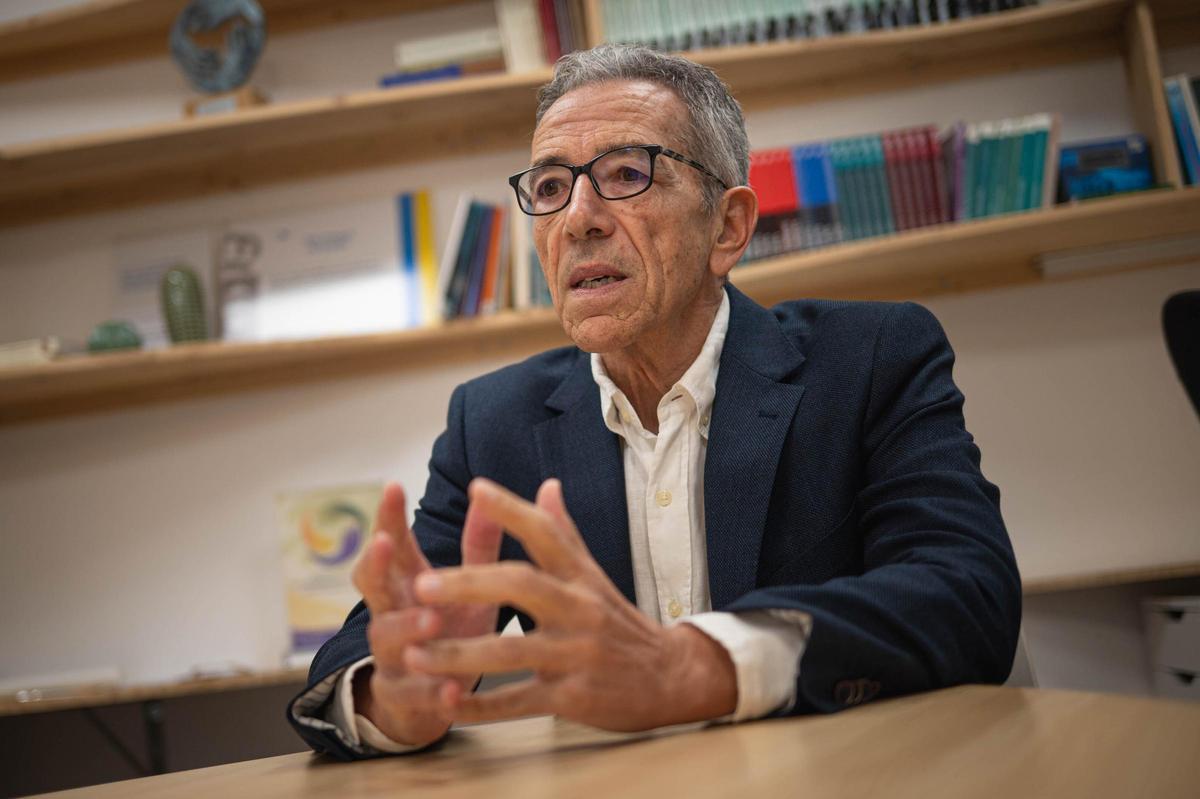 Cándido Román, economista y coordinador de la Cátedra Cajasiete de Economía Social y Cooperativa