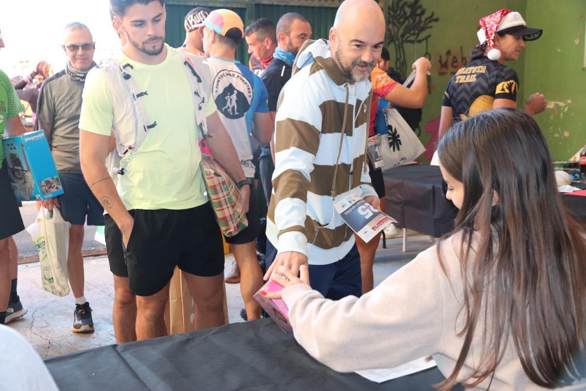 La Anaga Trail llena de juguetes a los niños