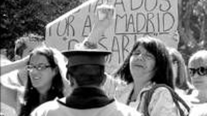 Fomento traslada a Air Comet los pasajeros de Air Madrid