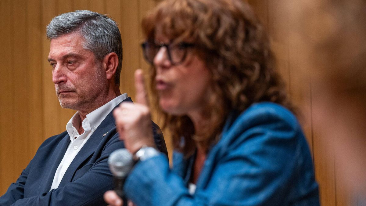 La primera teniente de alcalde, Laia Bonet (PSC), y el líder de Junts en Barcelona, Jordi Martí, en una imagen de archivo.