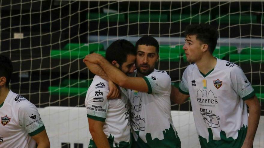 El Cáceres gana 2-4 al Madroñera y se asegura luchar por el ascenso