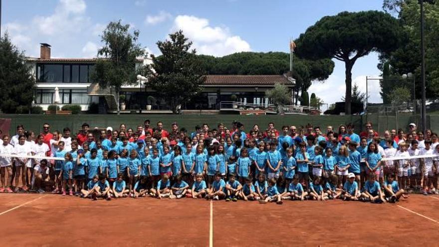 Gairebé 300 joves, en el   campus  de tennis i pàdel a Palau