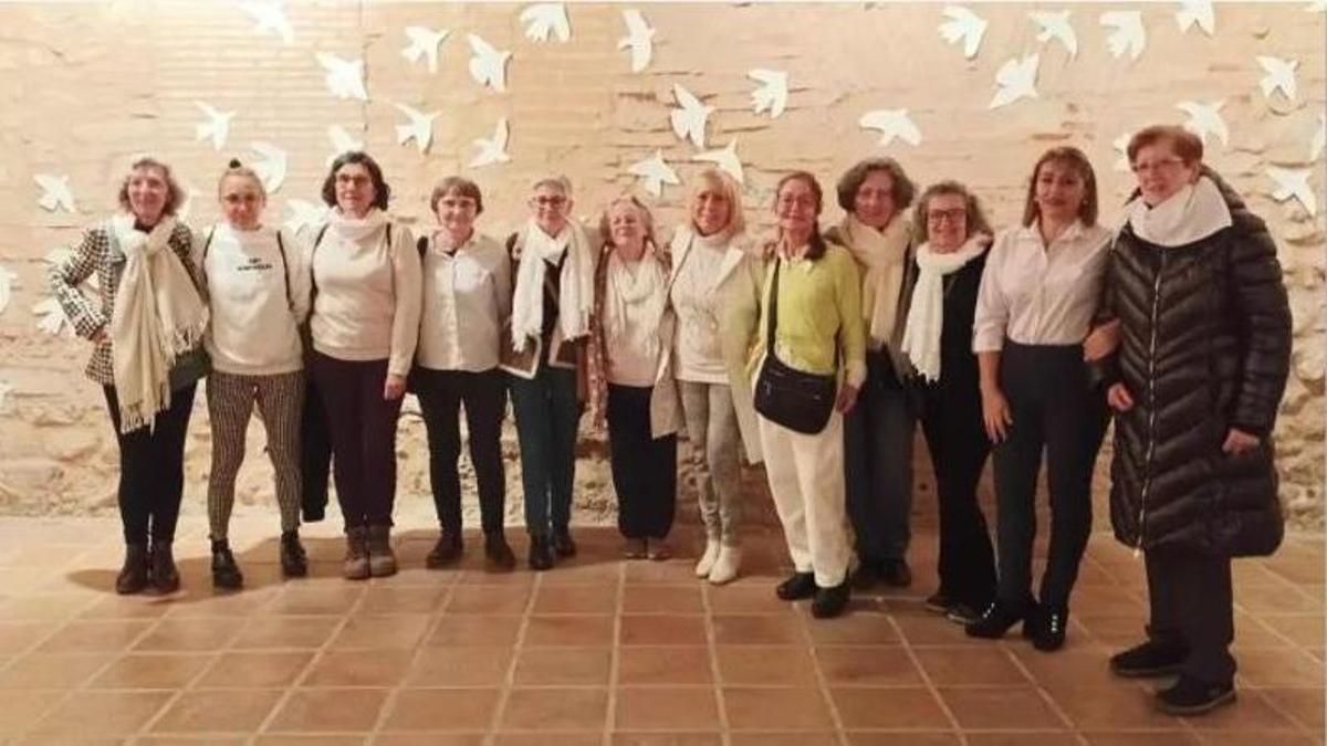 Integrantes de La Tira de la Dones, en la exposición de Sagunt.