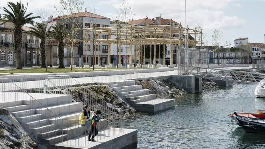 Este pueblo costero a 40 minutos de Santiago busca vecinos: ofrece trabajo y tiene alquileres desde 400€