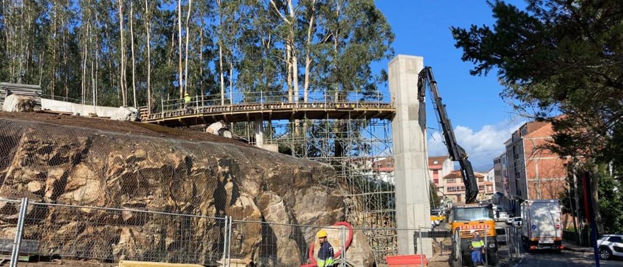 Las obras del ascensor y la rampa que conduce hacia el Auditorio, esta mañana.