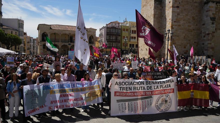 VÍDEO | Medio millar de personas exige en Zamora la reapertura del tren Ruta de la Plata