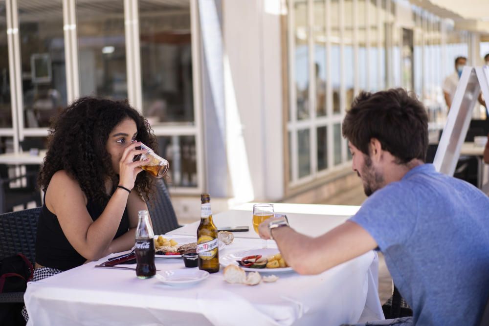 Playas y terrazas llenas en València en los primeros días de la fase 1