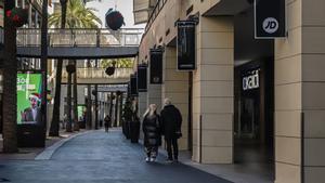 Tiendas cerradas en el centro comercial Westfield La Maquinista.