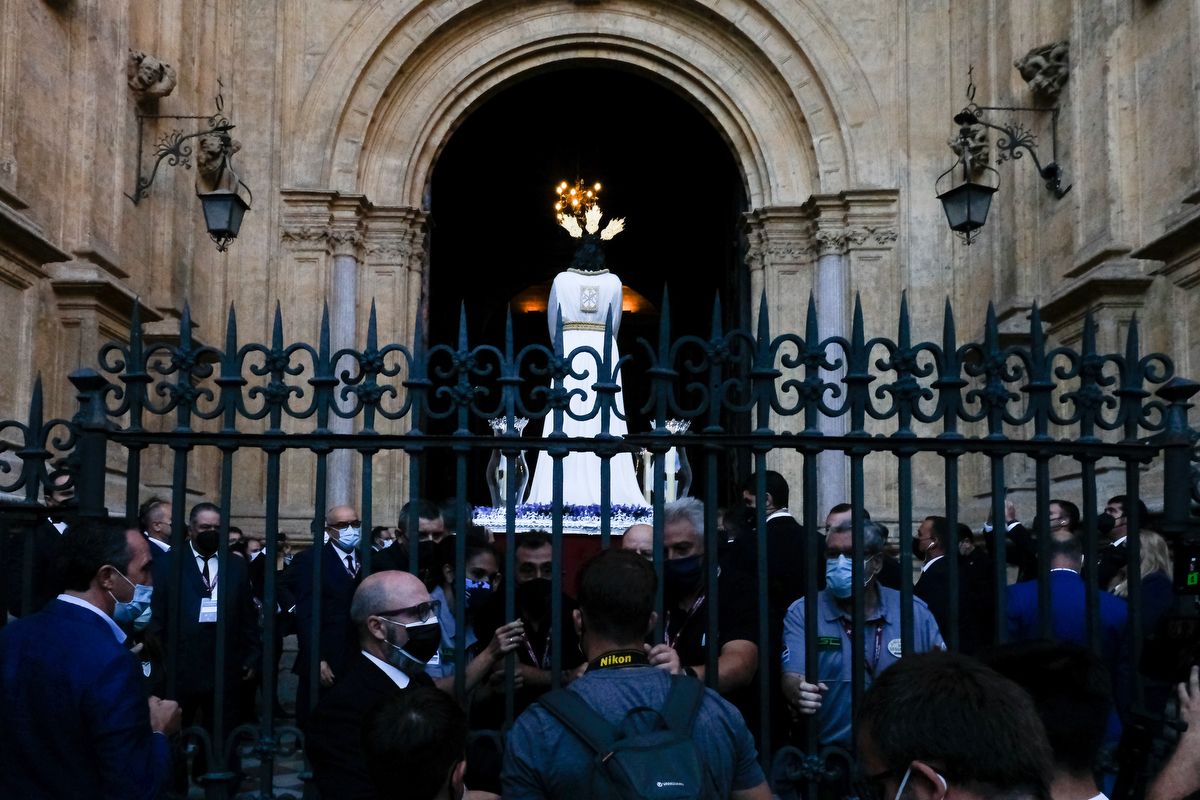 Madrugada de traslados para la veneración 'El Verbo Encarnado' en la Catedral