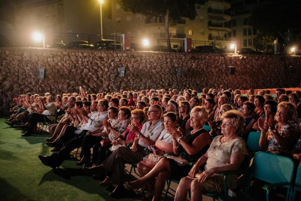 Imagen de la velada de apertura del 63º Certamen Internacional de Habaneras y Polifonía de Torrevieja con la participación del Coro Juvenil de la Escuela Coral Municipal y el Coro Voces Graves de Madr