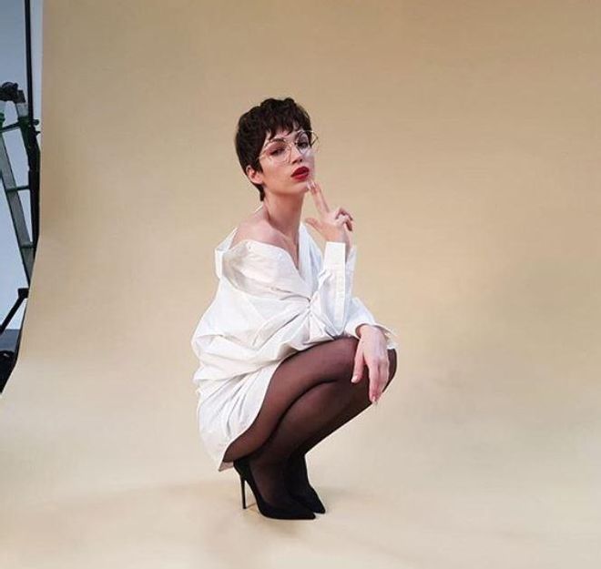 Úrsula Corberó posando durante una sesión de fotos