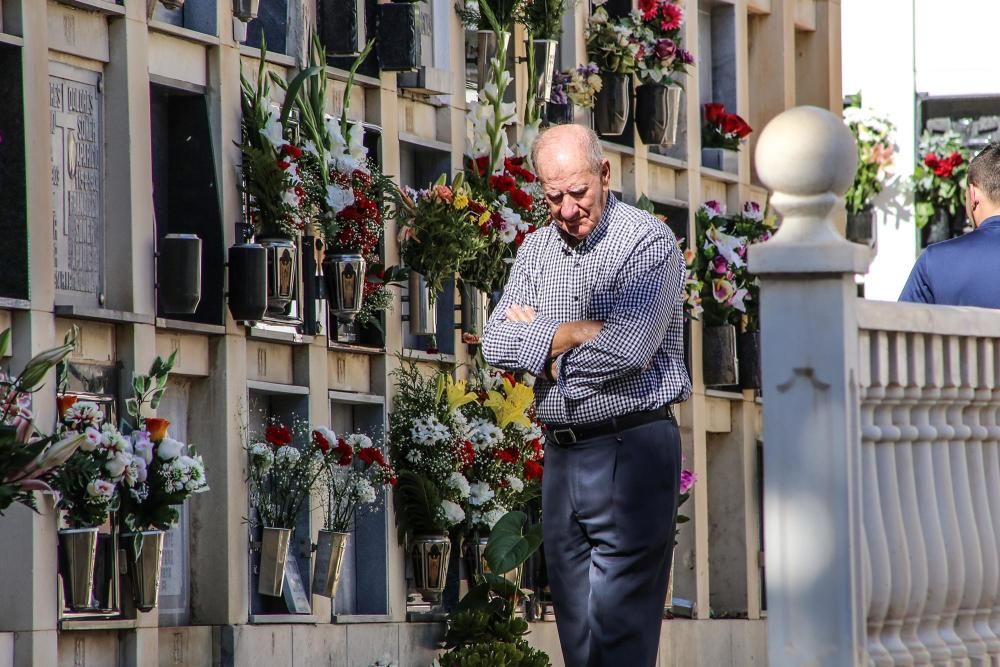 Afluencia masiva de visitantes al cementerio de Orihuela