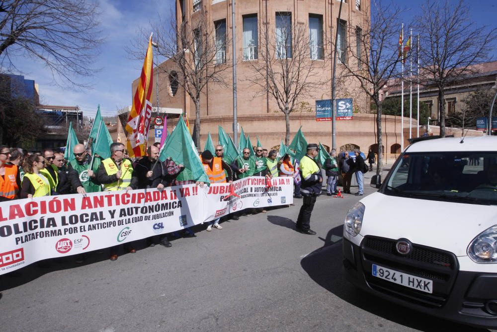 Contrentració de policies a Girona per demanar la jubilació anticipada