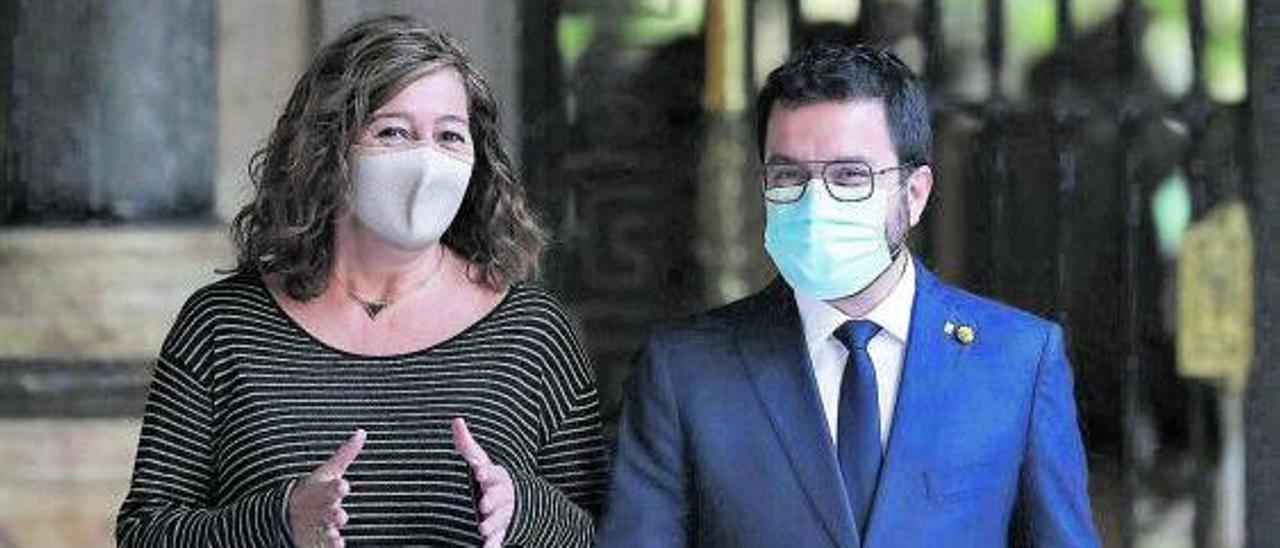 Francina Armengol y Pere Aragonès, al finalizar su reunión en el Palau de la Generalitat. | EFE