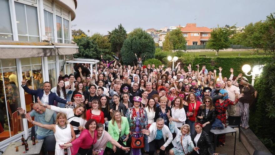 Las charangas de Gijón, unidas, brindan por el próximo Antroxu (en imágenes)