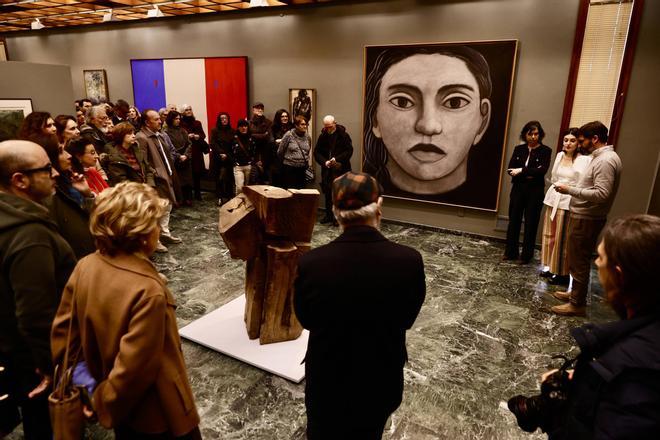 EN IMÁGENES: Una exposición en Gijón de más de 40 artistas para honrar la memoria de Evaristo Valle: "Es un encuentro muy especial"