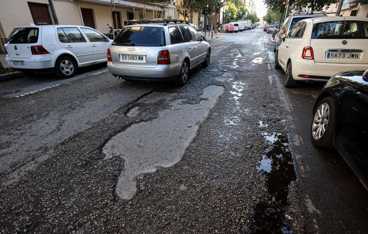 Situación del asfalto en la calle Valle Inclán de Virgen del Remedio