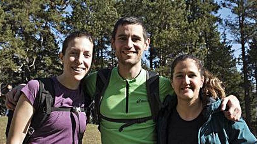 Pujar per primer cop el Pedraforca Fer senderisme i respirar aire pur Equipats per grimpar i fer el cim La seva opció és   el Comabona El gel el fa girar cua i no fa l&#039;ascens