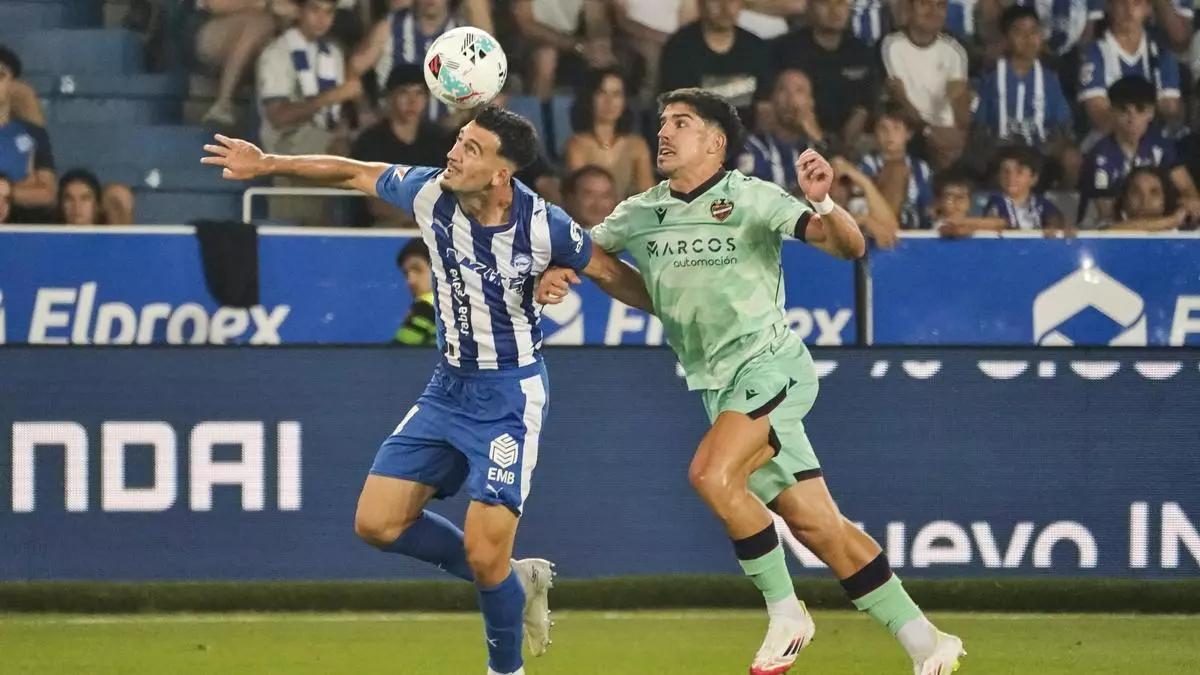 Víctor García, durante el encuentro ante el Deportivo Alavés