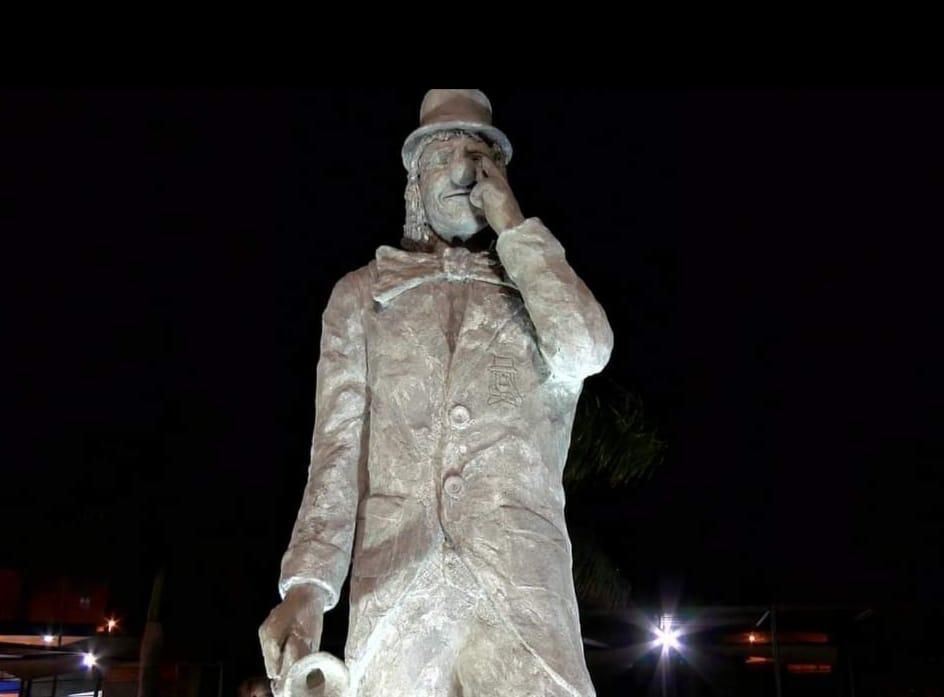 Escultura en homenaje a Los Legañosos en El Carrizal