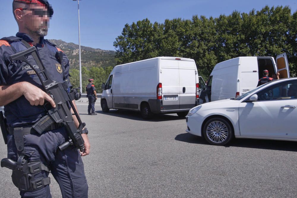 Gran desplegament policial a la Jonquera