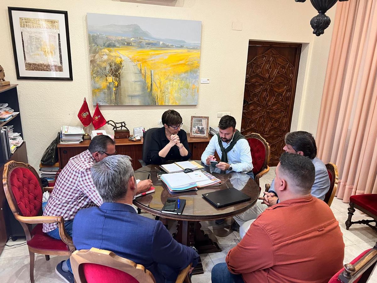 Foto de la reunión de la alcaldesa con representantes de la ENE.