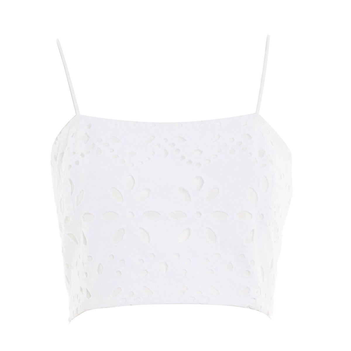 Top blanco con bordado suizo de Primark.