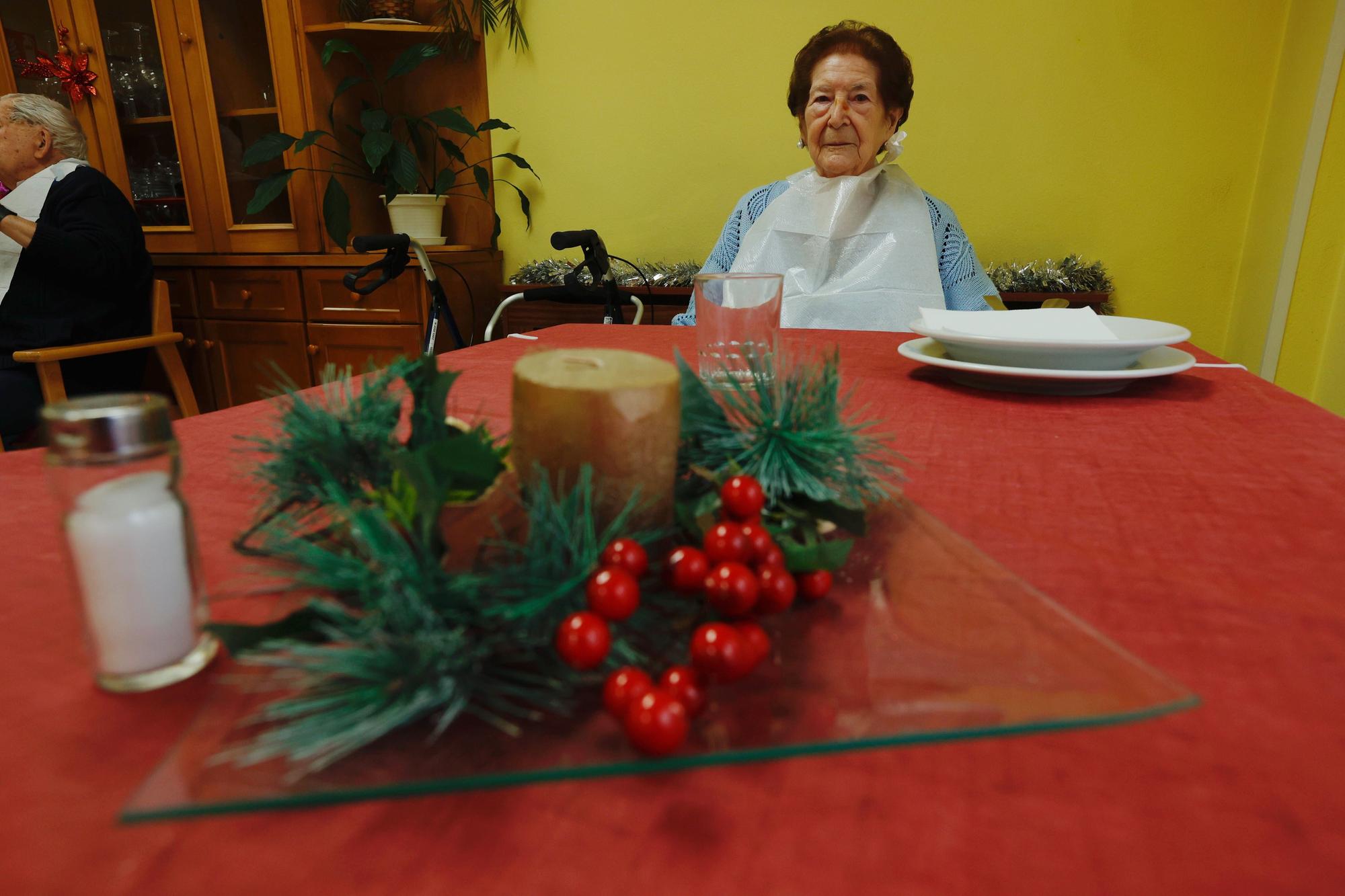 Un año del comienzo de la vacunación en Asturias, con cientos de muertos menos