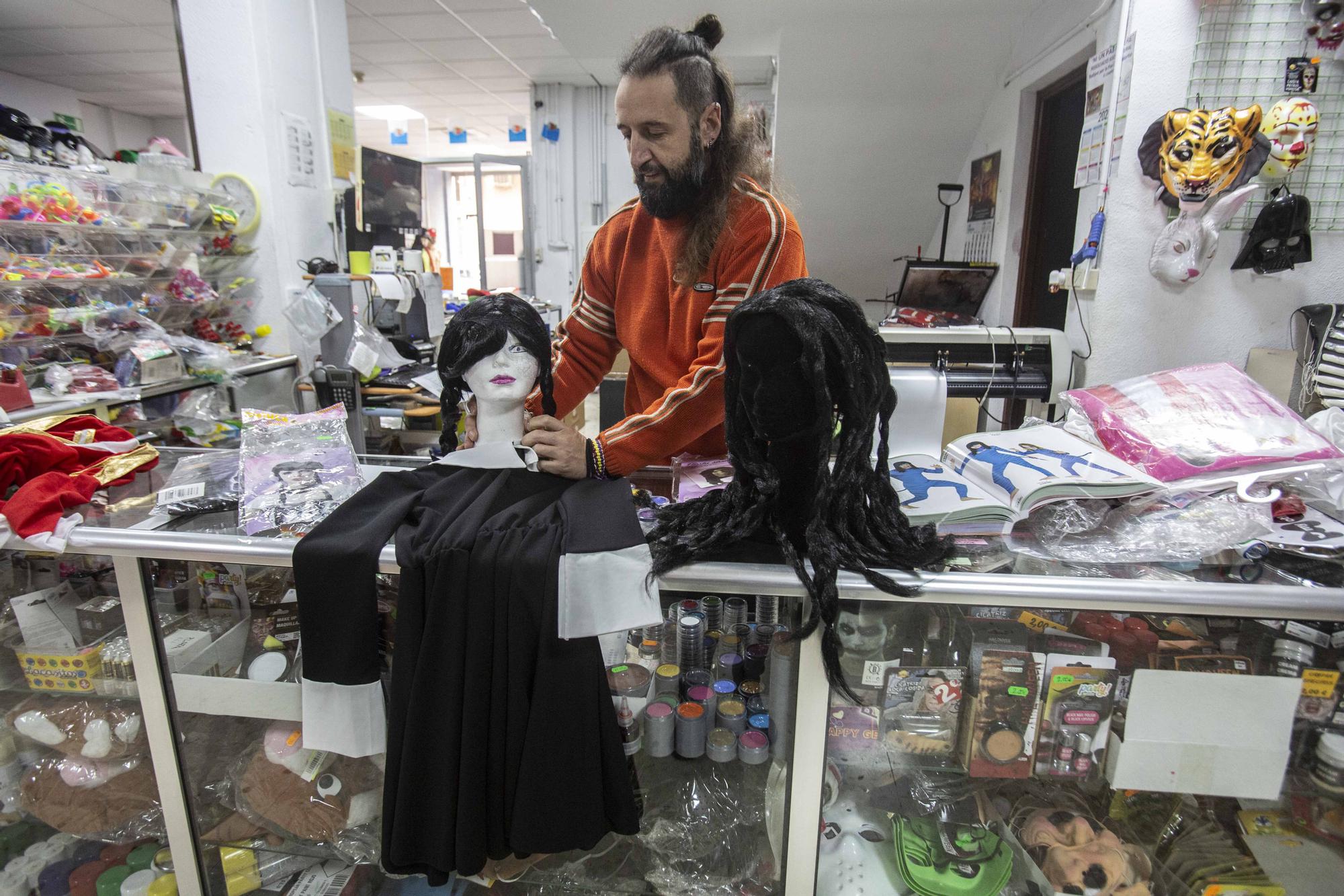 Los disfraces de Miércoles y el maquillaje de Avatar, los reyes del Carnaval 2023 en Alicante