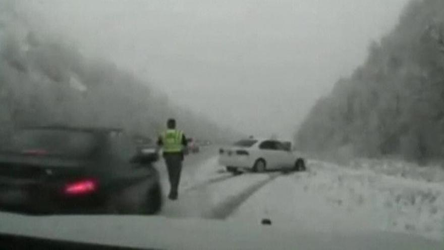 Atropellado un policía de EEUU cuando atendía una emergencia